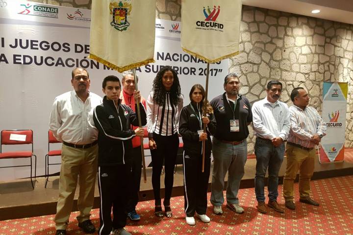 Abanderan representativo de Michoacán  