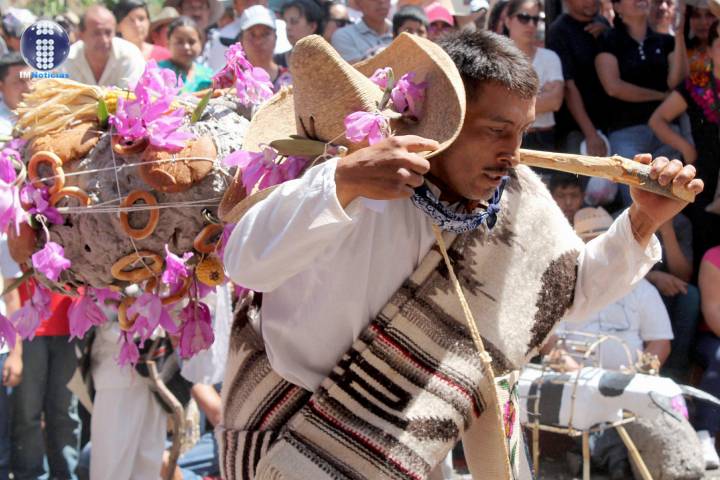 El tradicional "Desfile de Los Oficios" en Chilchota
