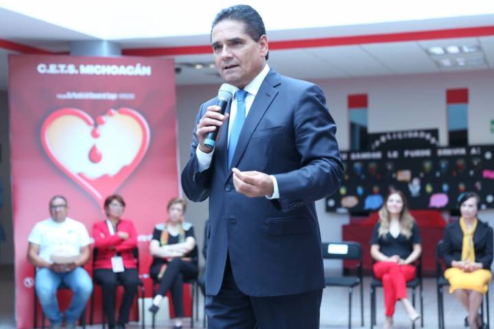 Llama Gobernador a promover la donación altruista de sangre     