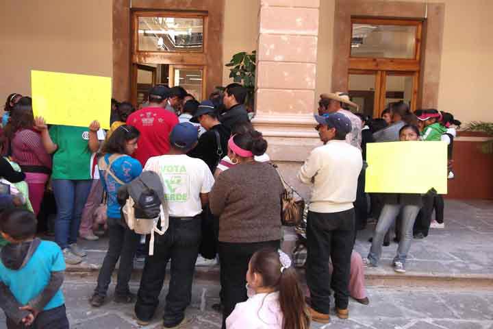 Denuncian locatarios del mercado Emiliano Zapata ocupación ilegal de locales