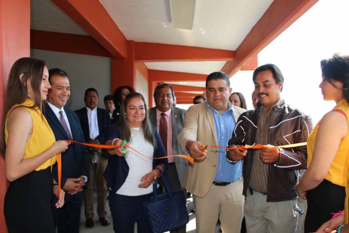 En su 20 aniversario, plantel del CECyTEM estrena obra de infraestructura