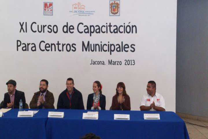 Capacitan a encargados de la atención a migrantes