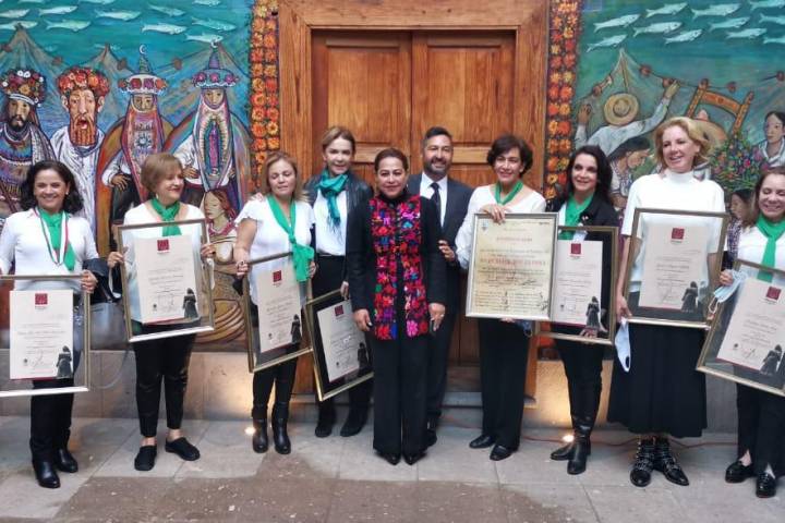 Pátzcuaro entrega presea "Gertrudis Bocanegra" a la Asociación Gilberto