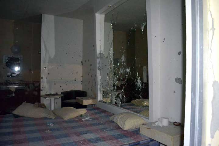 Balacera en auto-hotel  deja dos policías heridos