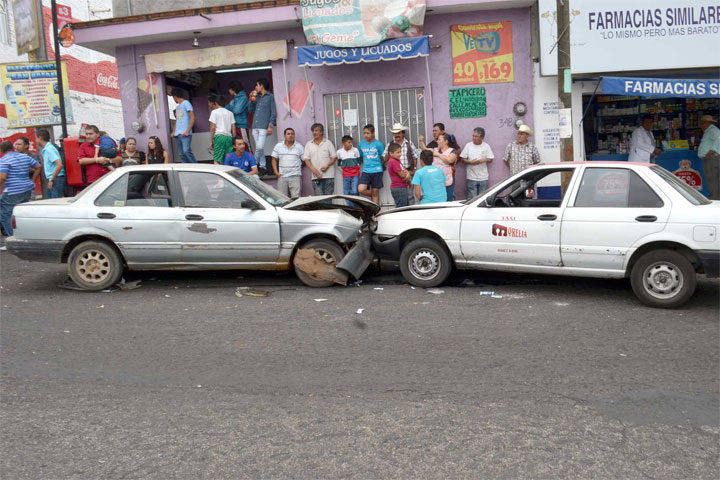 Carambola deja tres lesionados al sur de Morelia