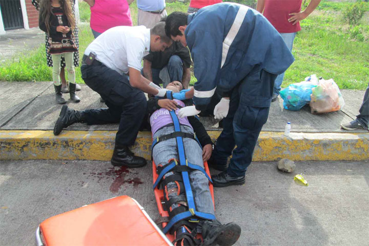 "Pipero" atropella a joven y huye