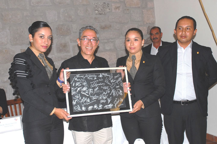 Reconocen a la Banda de Guerra de la UM