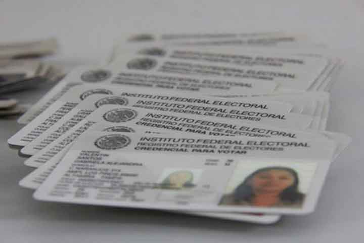 IFE llama a renovar credenciales que perderán vigencia al iniciar 2014