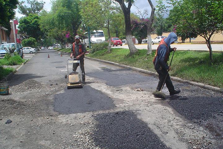 Realizan 178 acciones de bacheo en una semana
