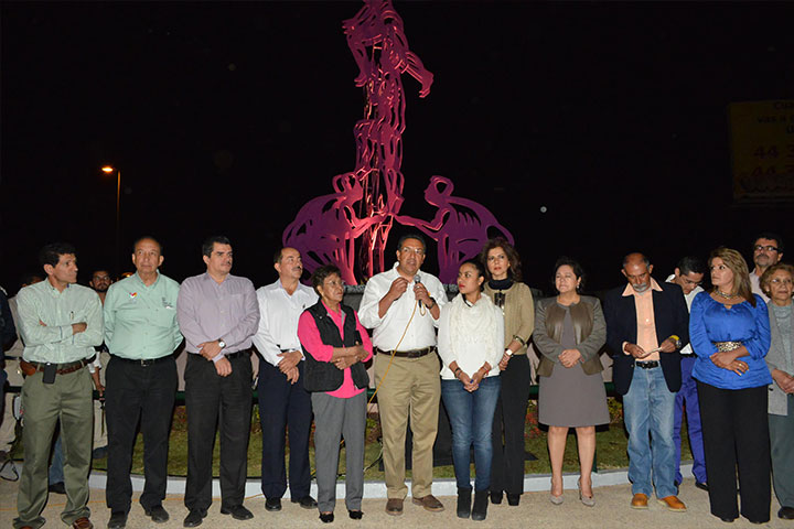 Inauguran escultura "Suma de Voluntades"
