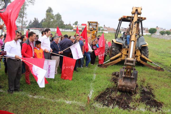 Inicia construcción de la Cancha de Futbol de la Unidad Deportiva Wenceslao Victoria